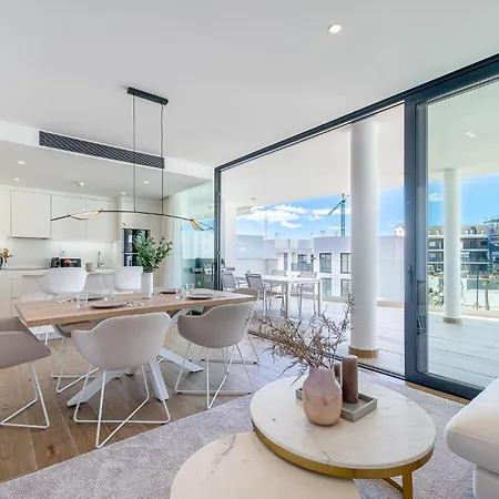 Luxury El Higueron West Апартаменты *